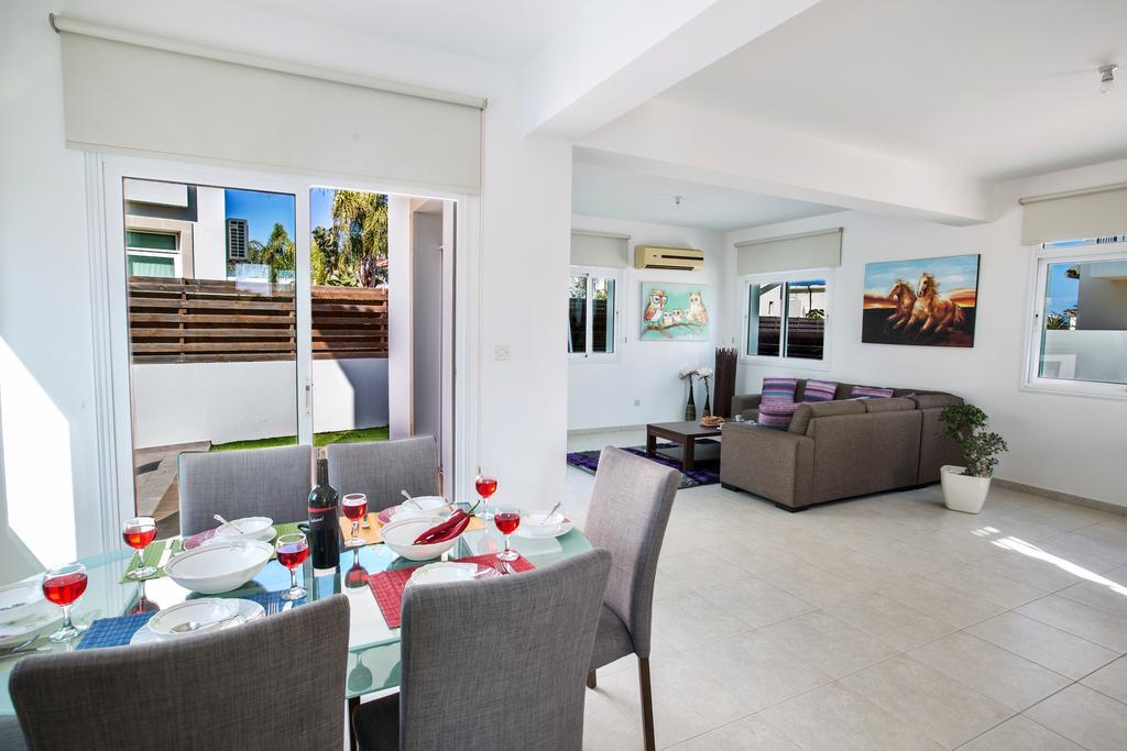 Halle Villa Protaras Rum bild