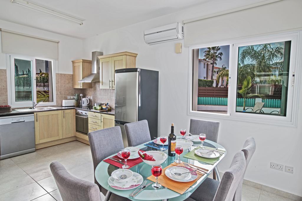 Halle Villa Protaras Rum bild
